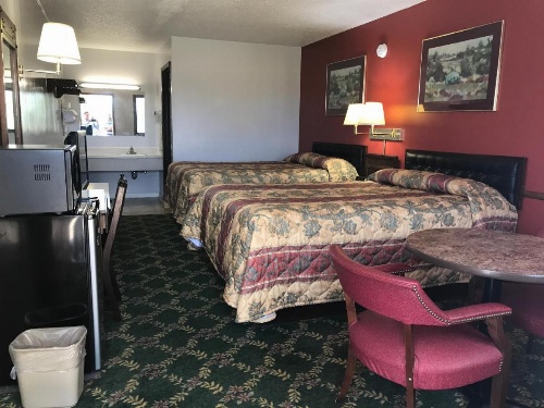 Budget Host Inn image 6